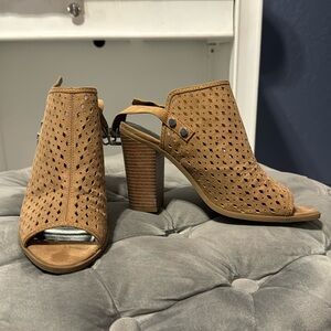 Indigo Rd. Heels size 9